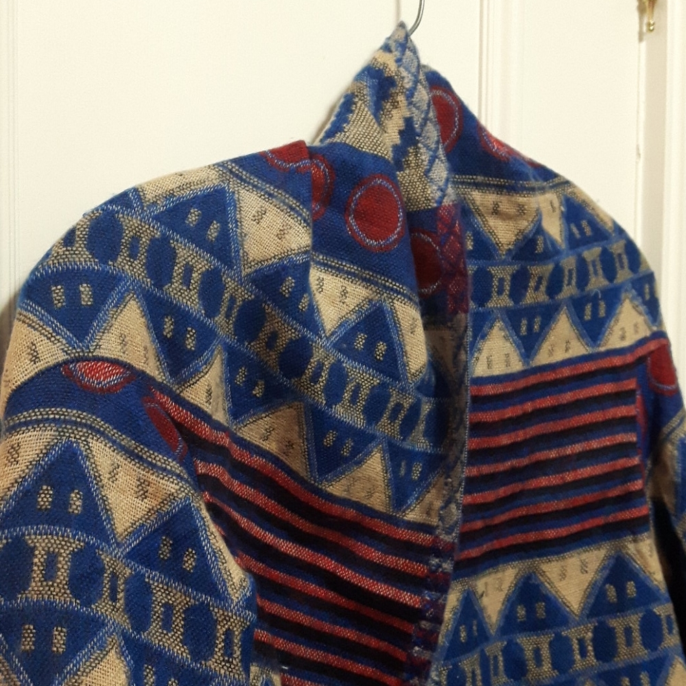 🛍️ NWOT Patterned wrap sweater - Picture 2 of 3